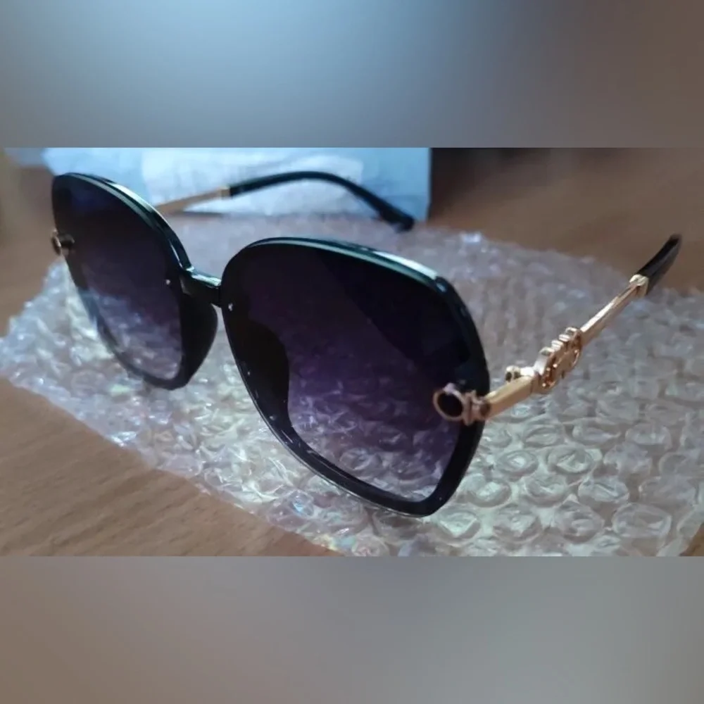COPY - Women letter Oversized Round Sunglasses SunGlasses For Women
